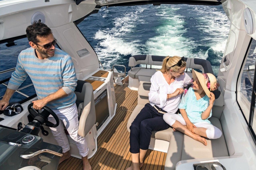 Bavaria Sport 330