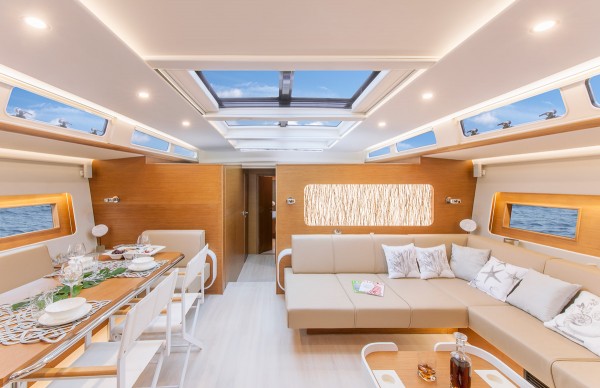 Hanse 675 salon