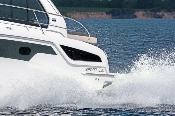 Bavaria Sport 330